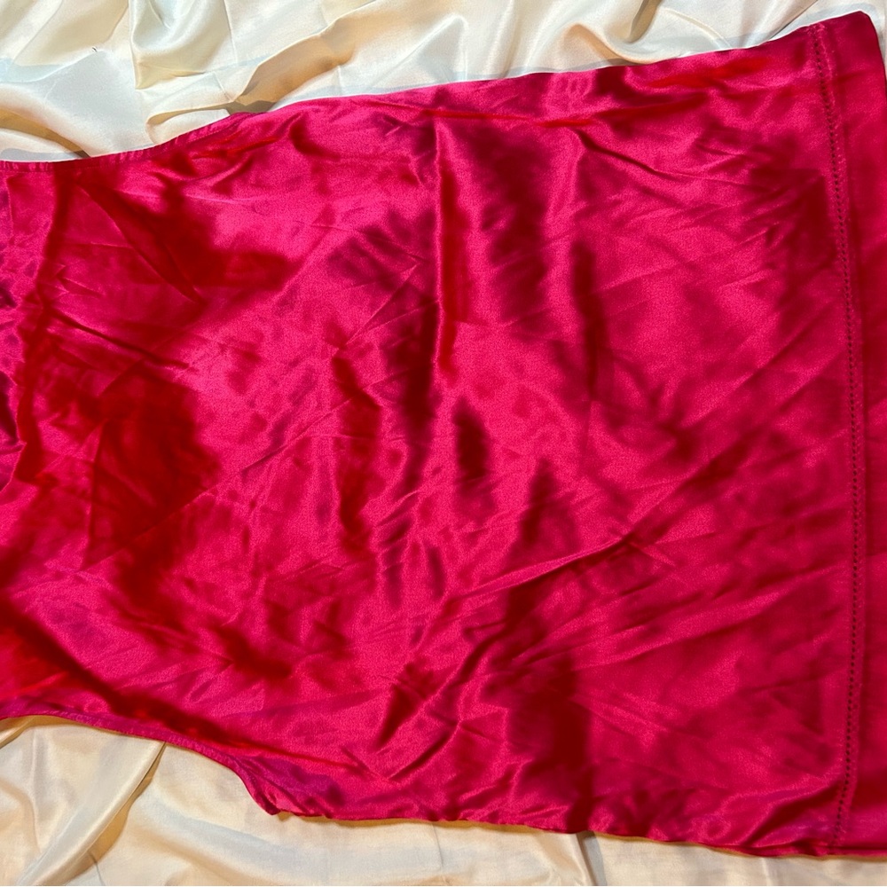Chic Fuchsia Satin Sleeveless Blouse - Picture 6 of 6